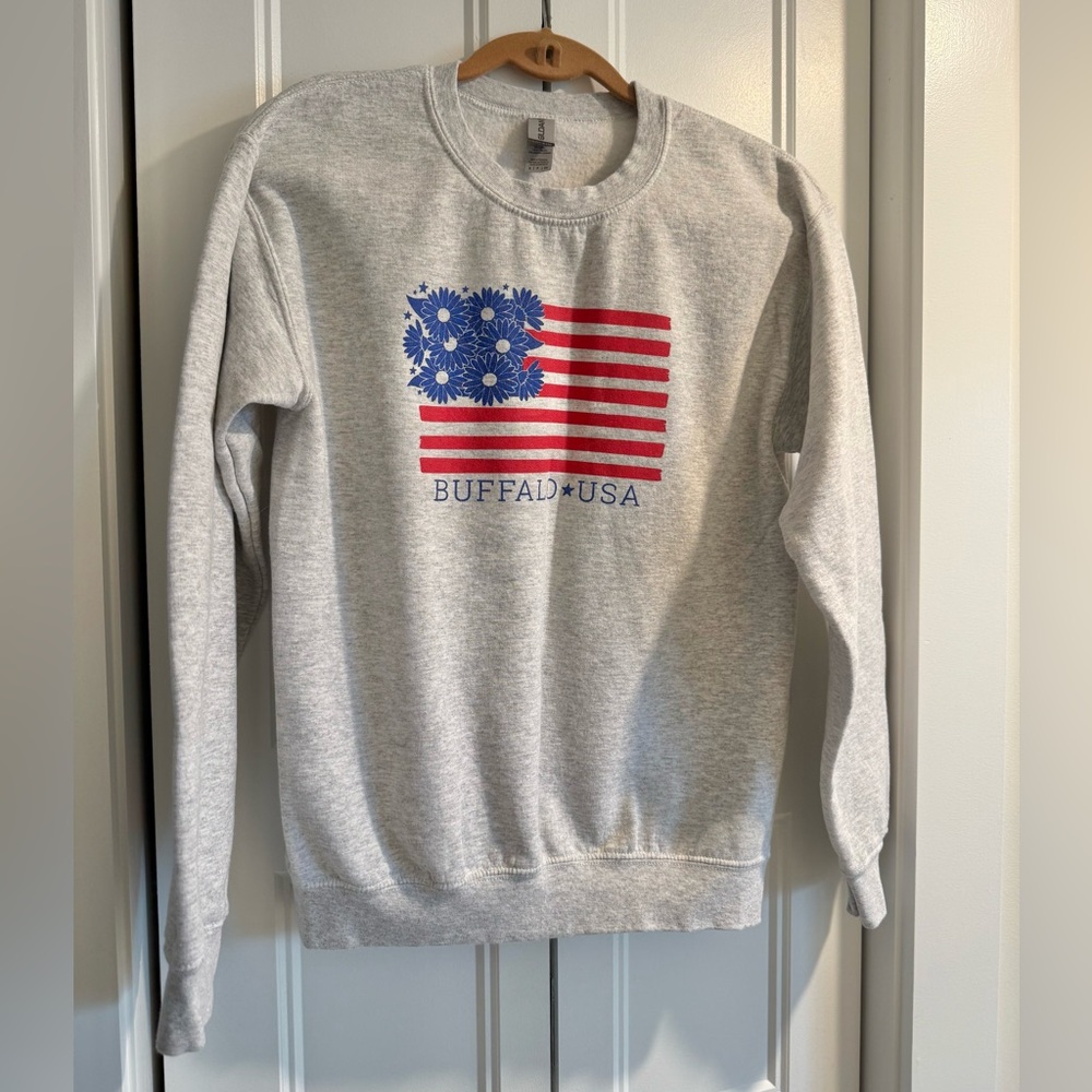 Buffalo USA Gray Crewneck Sweatshirt ❤️💙🇺🇸 Size S - Picture 4 of 4